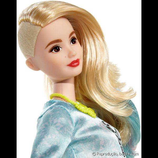 Nova linha Barbie Fashionistas apresenta maquiagens divertidas para enfatizar os traços faciais diferentes de cada boneca